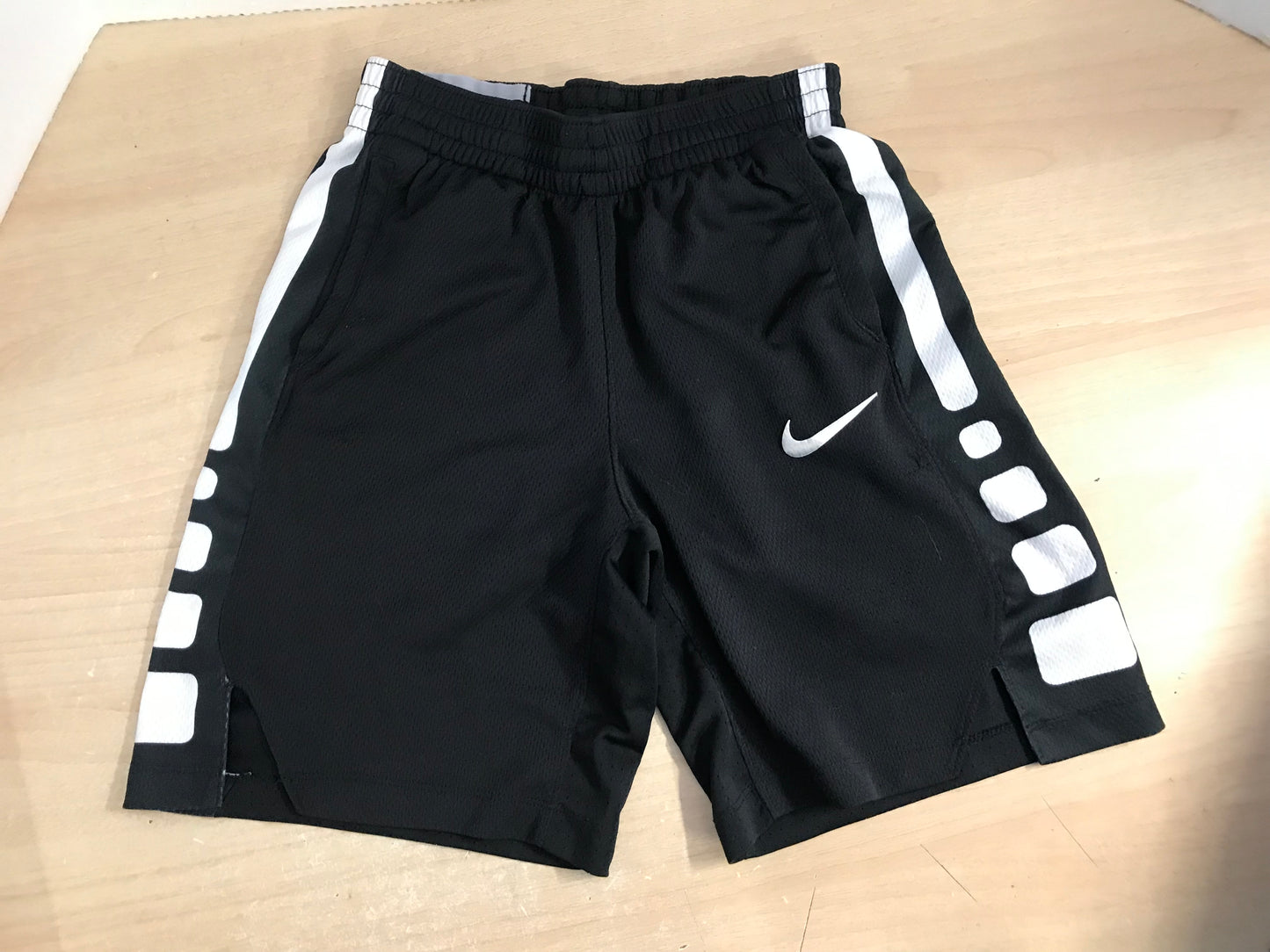 Soccer Shorts Child Size M 8-10 Nike Dry Fit Black Excellent  CB9437