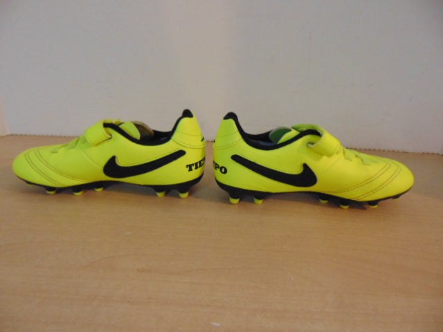 Soccer Shoes Cleats Child Size 11 Nike Tiempo Yellow and Black As New