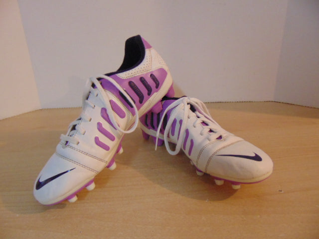 Soccer Shoes Cleats Ladies Size 7.5 Nike Purple White