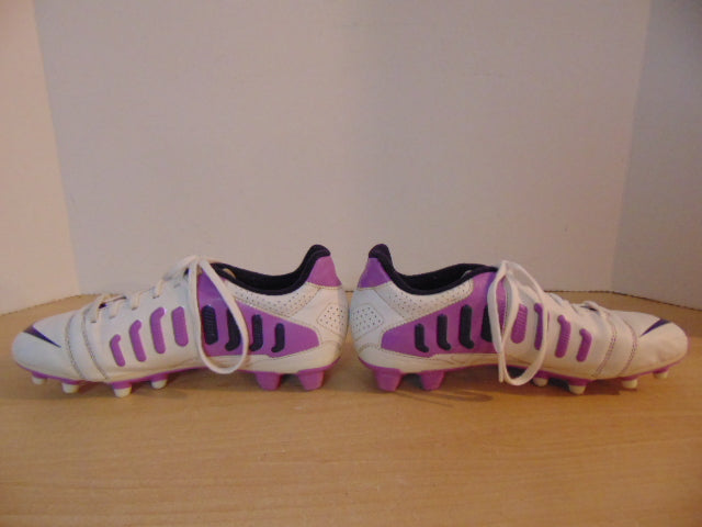 Soccer Shoes Cleats Ladies Size 7.5 Nike Purple White