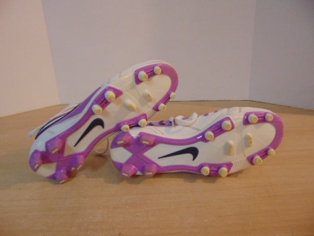 Soccer Shoes Cleats Ladies Size 7.5 Nike Purple White