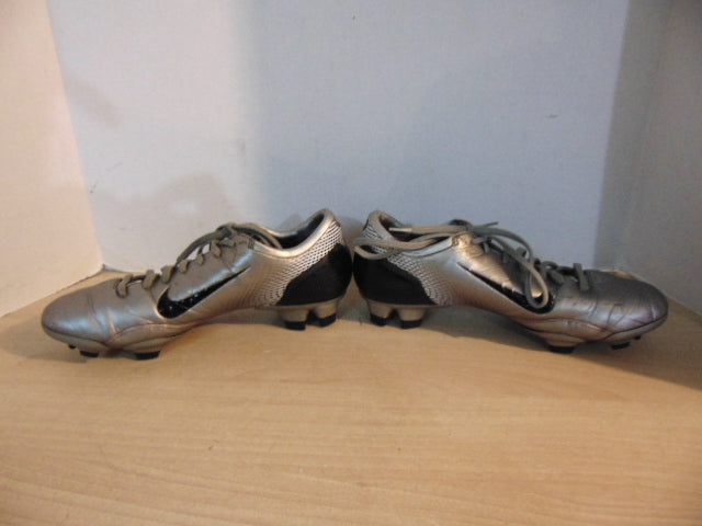 Soccer Shoes Cleats Men's Size 8.5 Nike Black Grey
