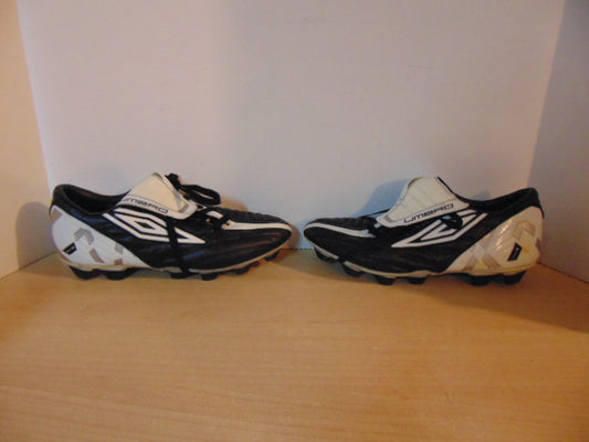 Soccer Shoes Cleats Men's Size 9 Umbro Leather Black White