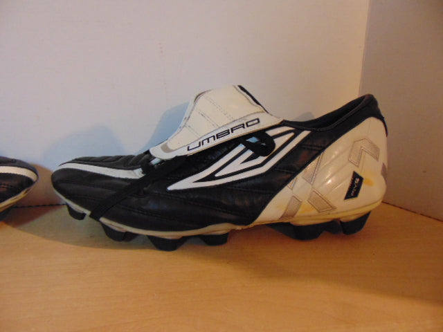 Soccer Shoes Cleats Men's Size 9 Umbro Leather Black White