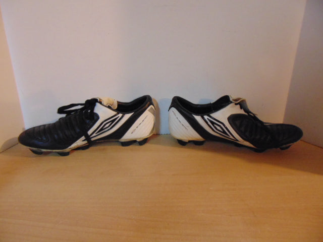 Soccer Shoes Cleats Men's Size 9 Umbro Leather Black White