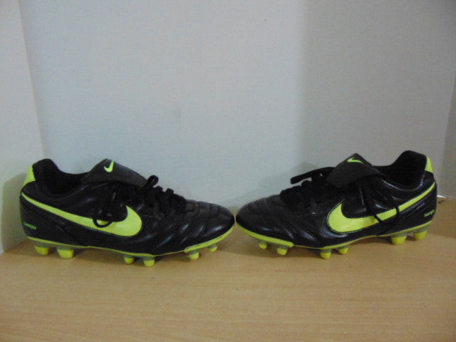 Soccer Shoes Cleats Men's Size 6 Nike Tiempo Black Green