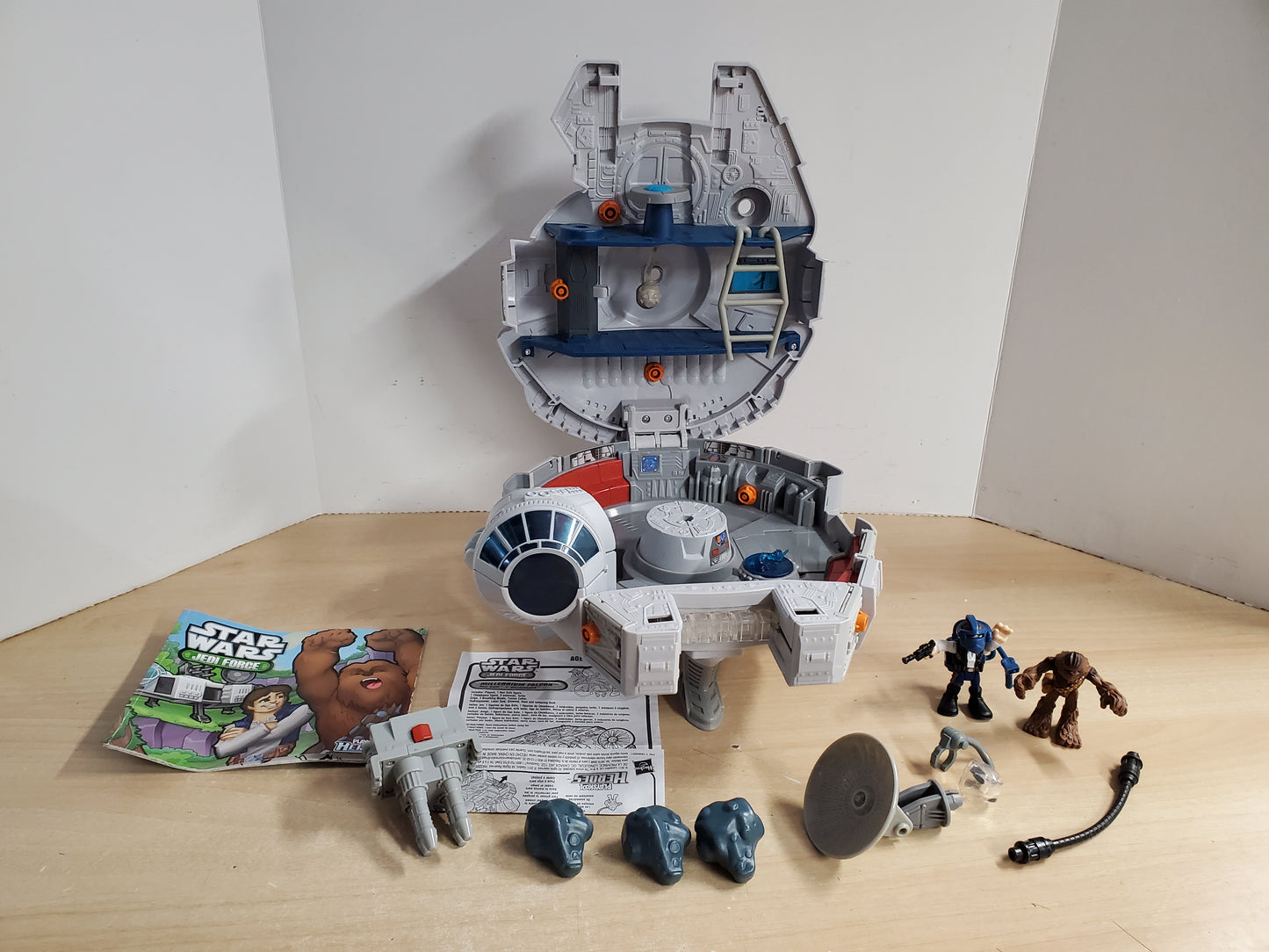 Star Wars Playskool Heroes Jedi Force Millennium Falcon with Han Solo Chewbacca Excellent