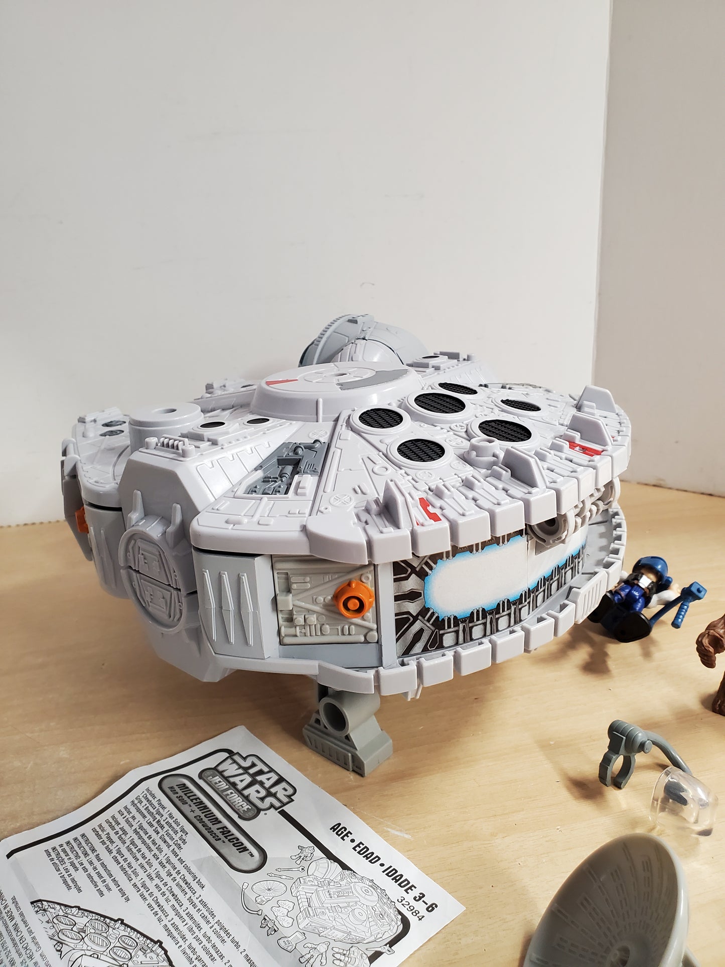 Star Wars Playskool Heroes Jedi Force Millennium Falcon with Han Solo Chewbacca Excellent