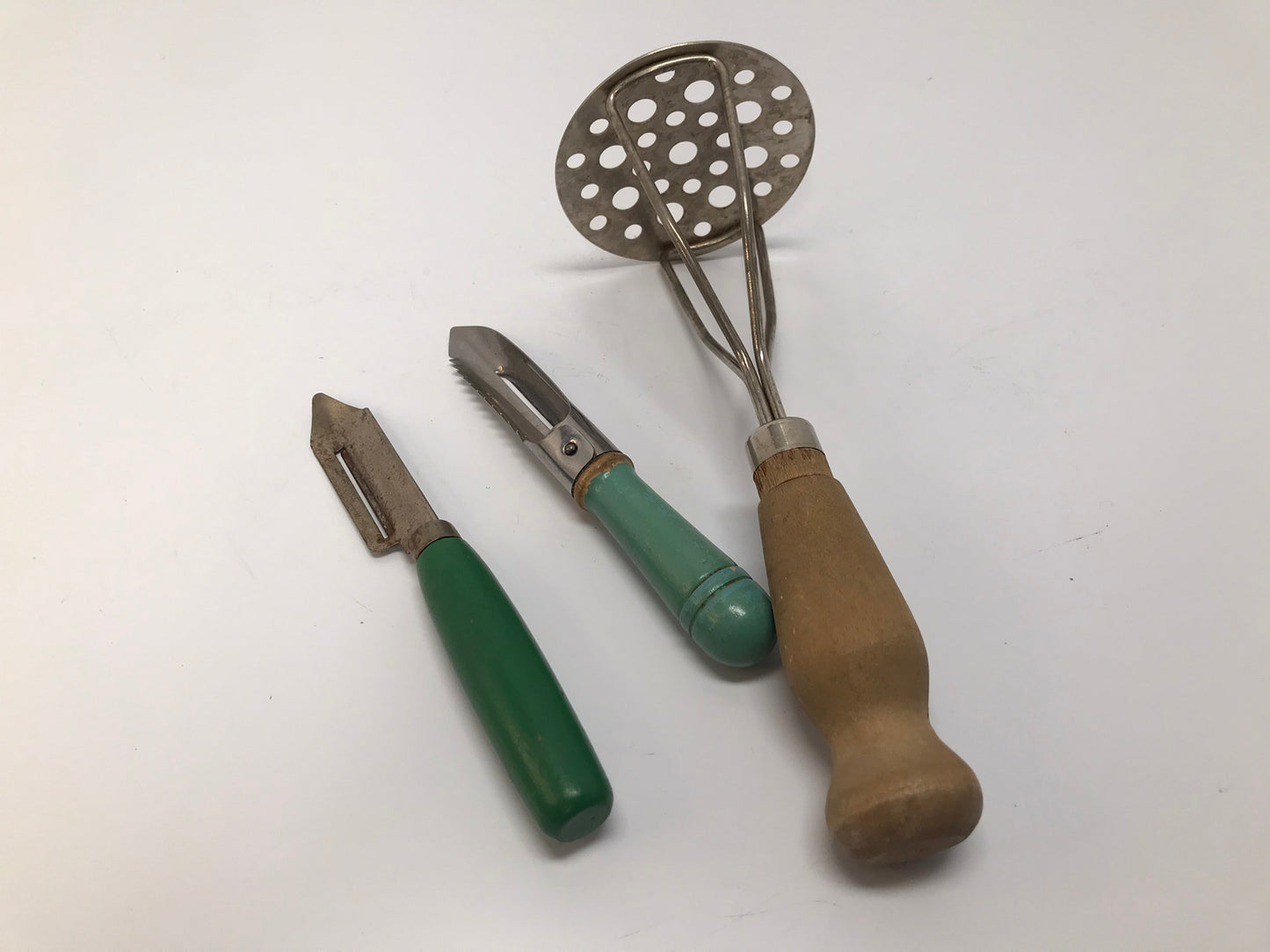 Vintage 1940's Wood Metal Kitchen Set Potato Peeler Potato Masher Apple Core RARE To Find In Such Nice Condition