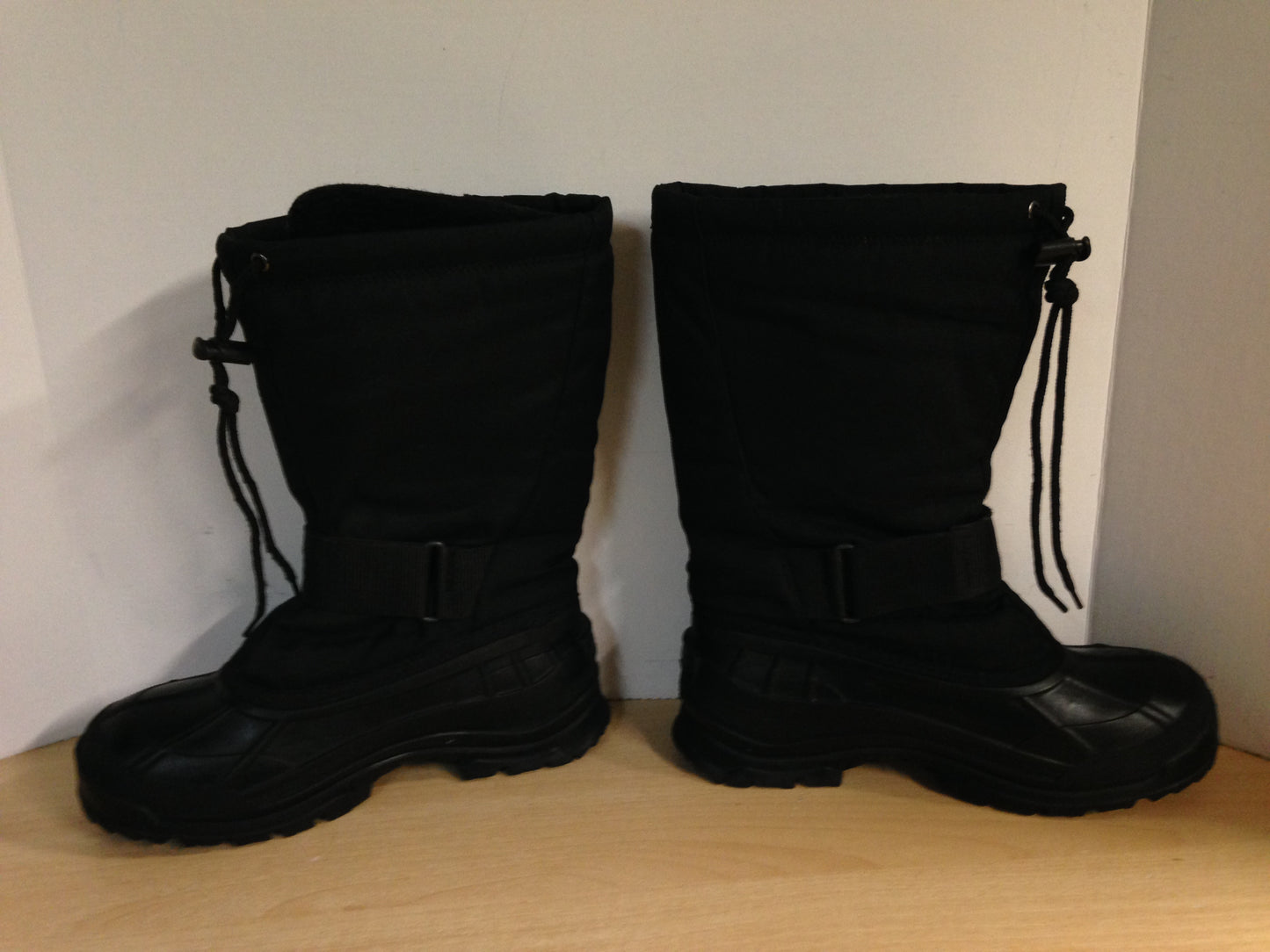 Winter Boots Men's Size 8 Kamik Black With Liner Excellent