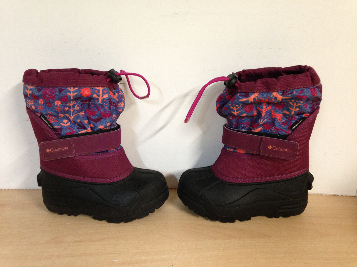 Winter Boots Child Size 10 Columbia Fushia  Black With Liner Excellent
