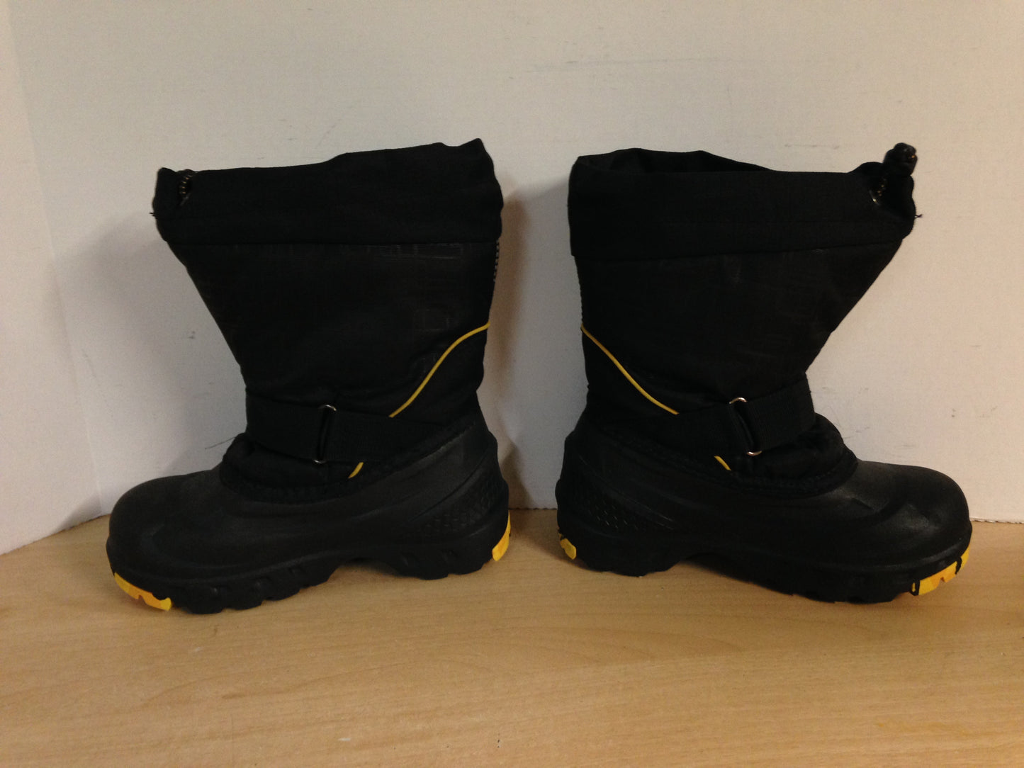 Winter Boots Child Size 1 Weather Spirit Black And Yello With Liners Excellent