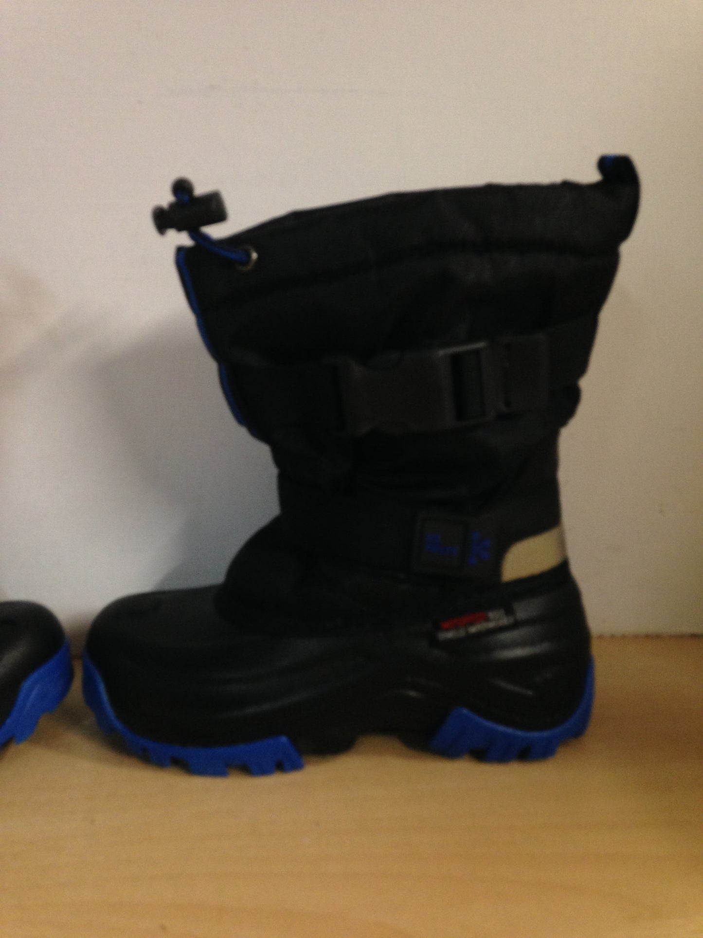 Winter Boots Child Size 1 Ice Fields Black Blue Excellent