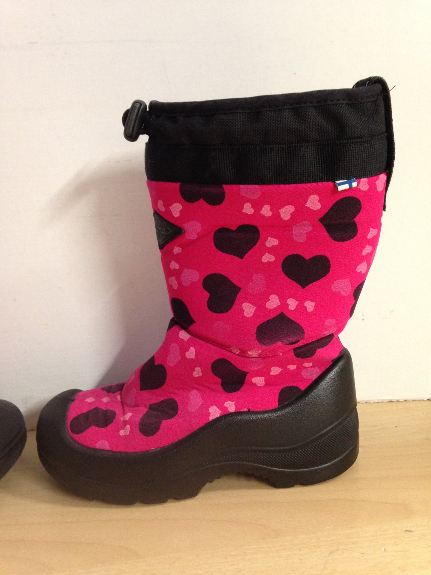 Winter Boots Child Size 11.5 Kuoma Snowlock Made In Finland -30 degree Rating  Pink Hearts Excellent
