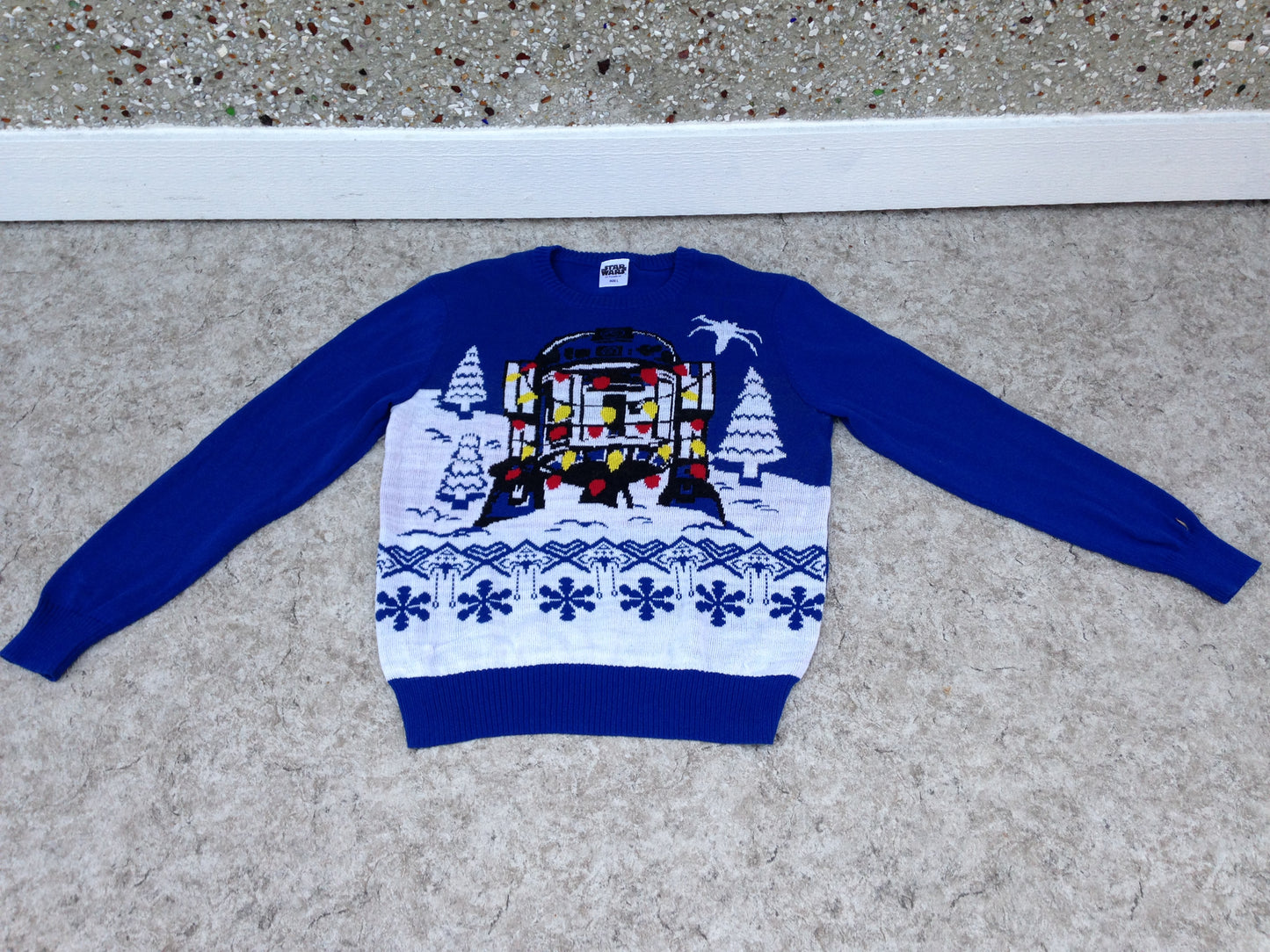 Winter Sweater Men's Size Large  Ugly Christmas Sweater Star Wars R2D2 Blue White New Demo