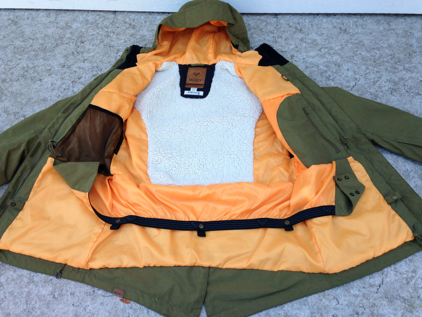 Winter Coat Ladies Size Medium ROXY Dry Flight Sage Tangerine With Snow Belt Made For Cold and Snow New Demo Model