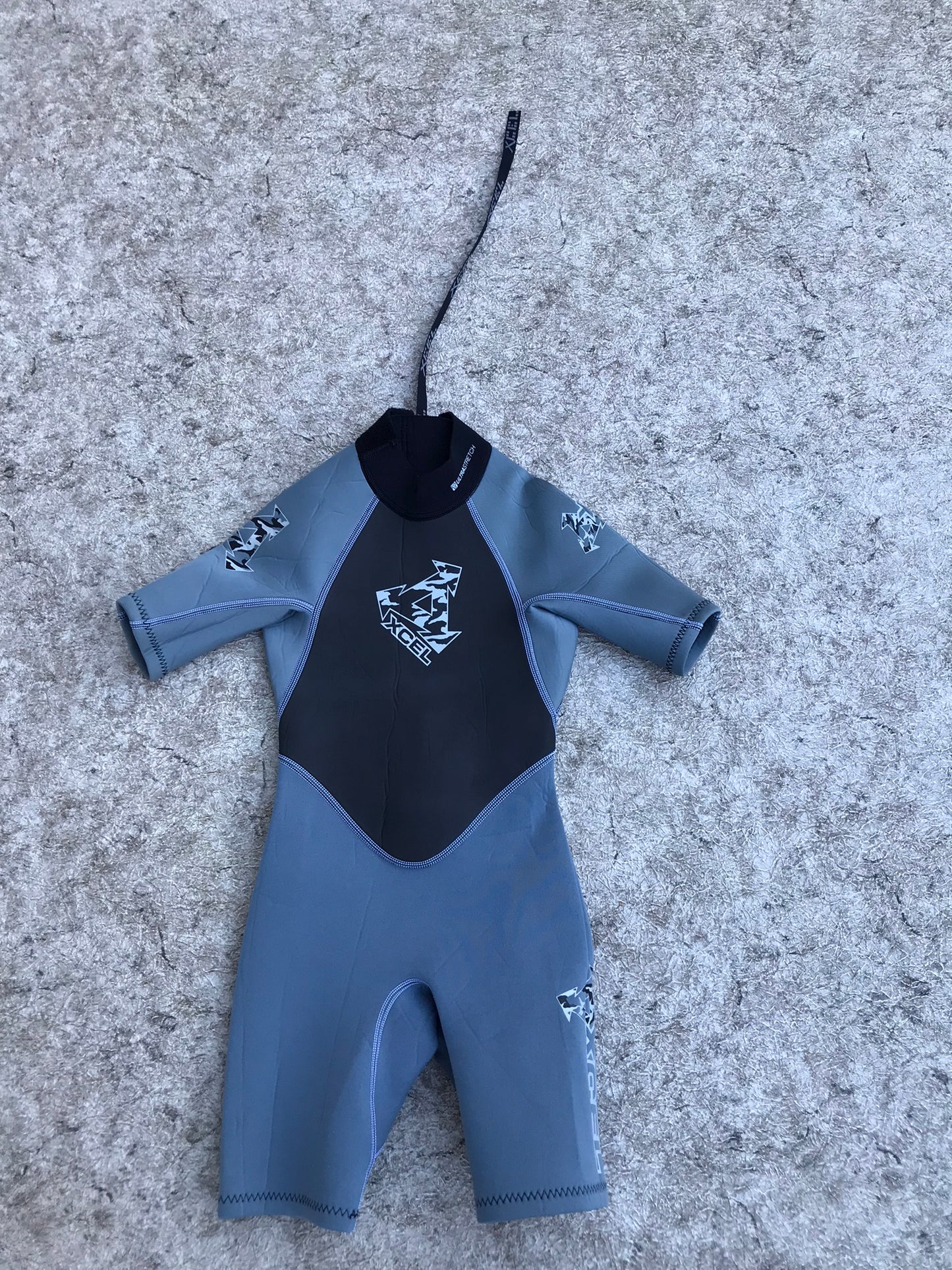 Wetsuit Child Size 6 Excel Grey Black 2-3 mm  Excellent