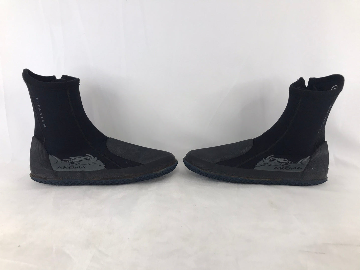 Wetsuit Dive Surf Booties Men's Size 9 Akona Titanium With Side Zippers Black Excellent