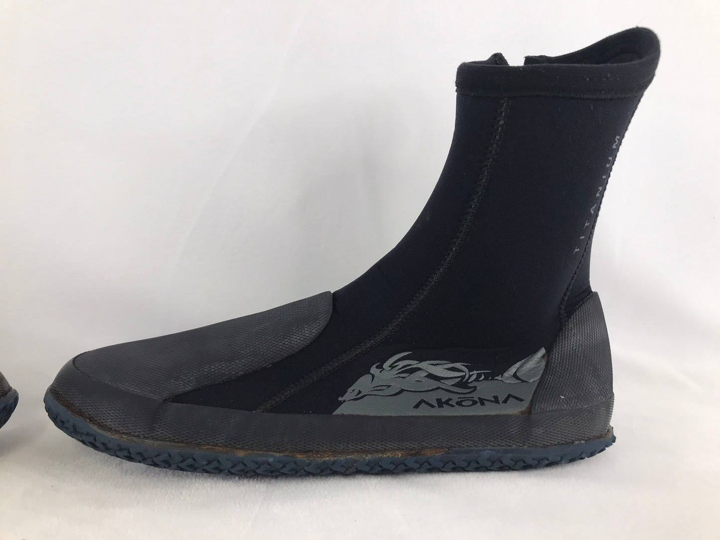 Wetsuit Dive Surf Booties Men's Size 9 Akona Titanium With Side Zippers Black Excellent