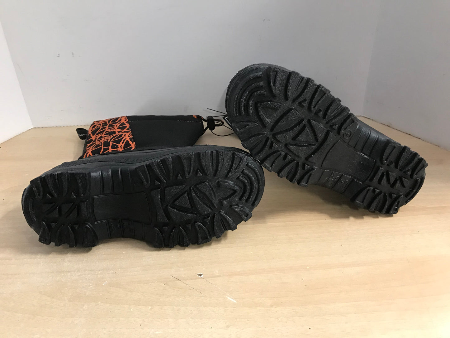 Winter Boots Child Size 4 Weather Spirits With Liner Black Orange NEW WITH TAGS