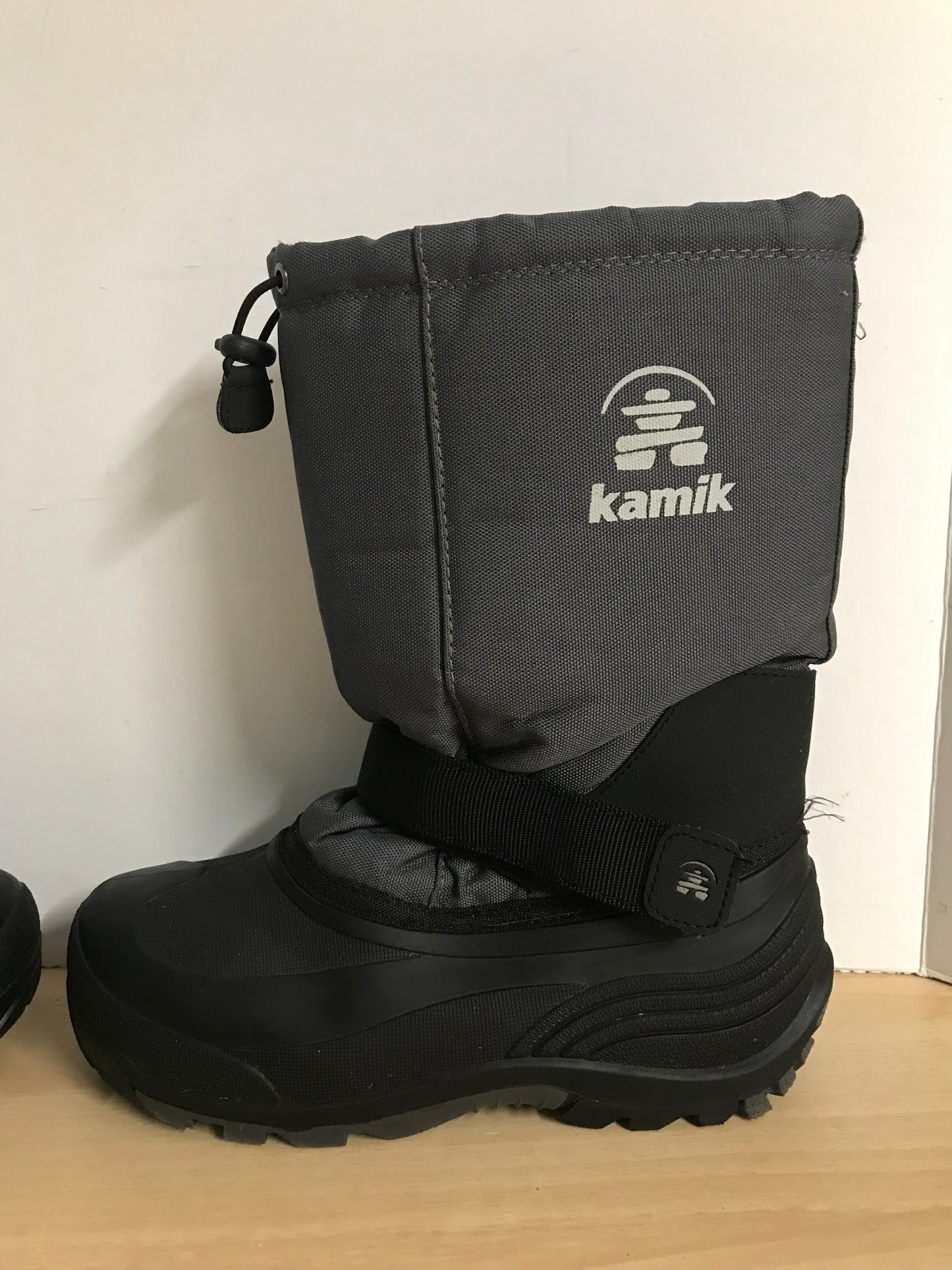 Winter Boot Child Size 6 Youth Kamik With Liner Grey Black Excellent