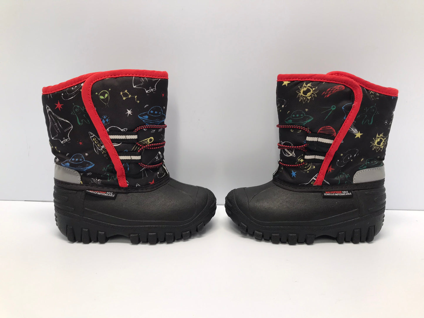 Winter Boots Child Size 10 Shoe Size Canadian Waterproof Black Red As New