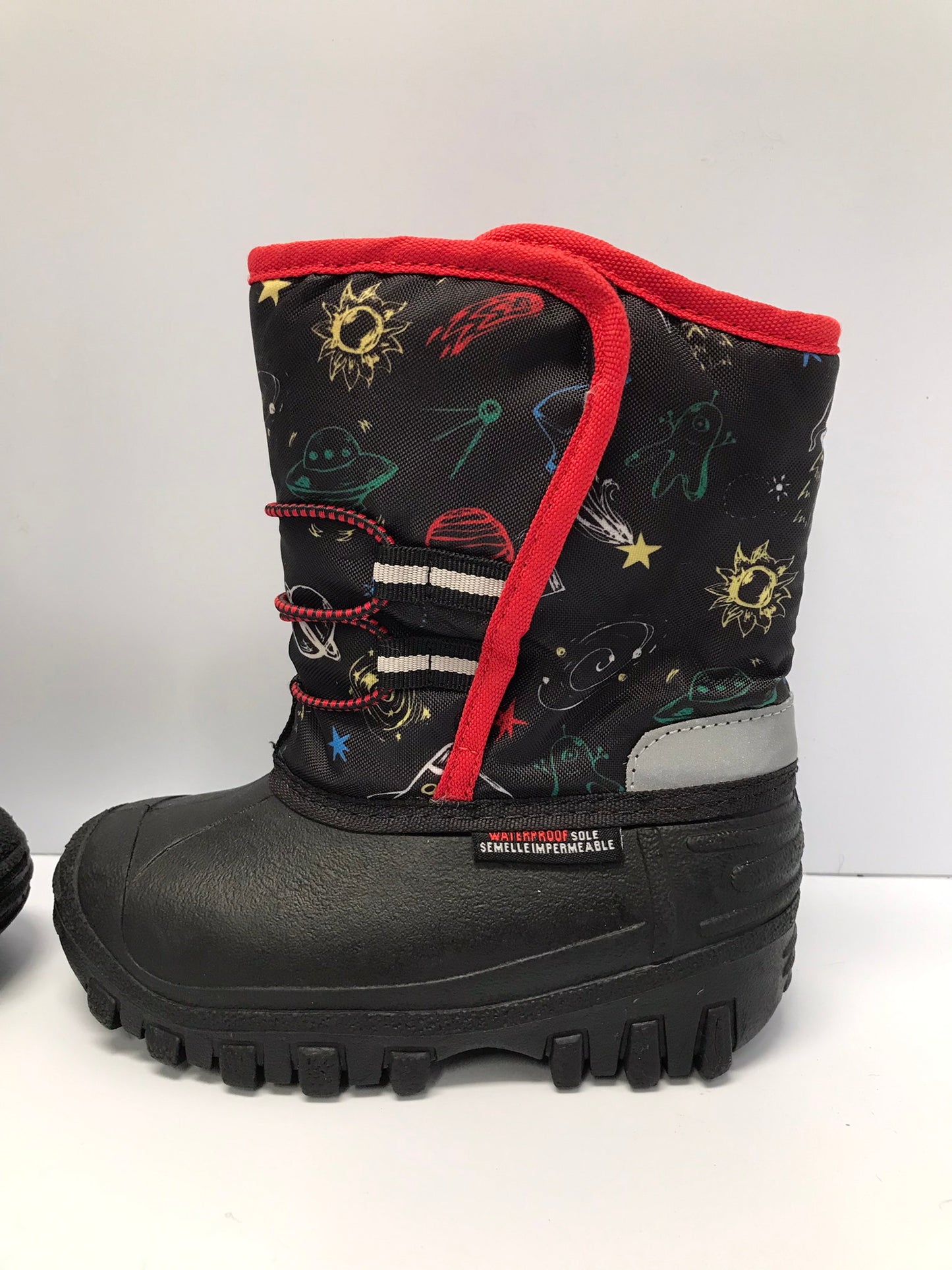 Winter Boots Child Size 10 Shoe Size Canadian Waterproof Black Red As New