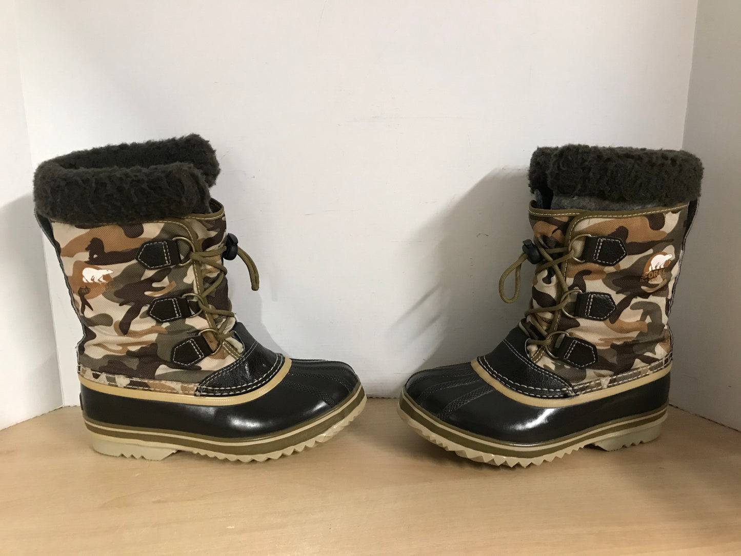 Winter Boots Child Size 4 Sorel Camo With Liner  Excellent As New