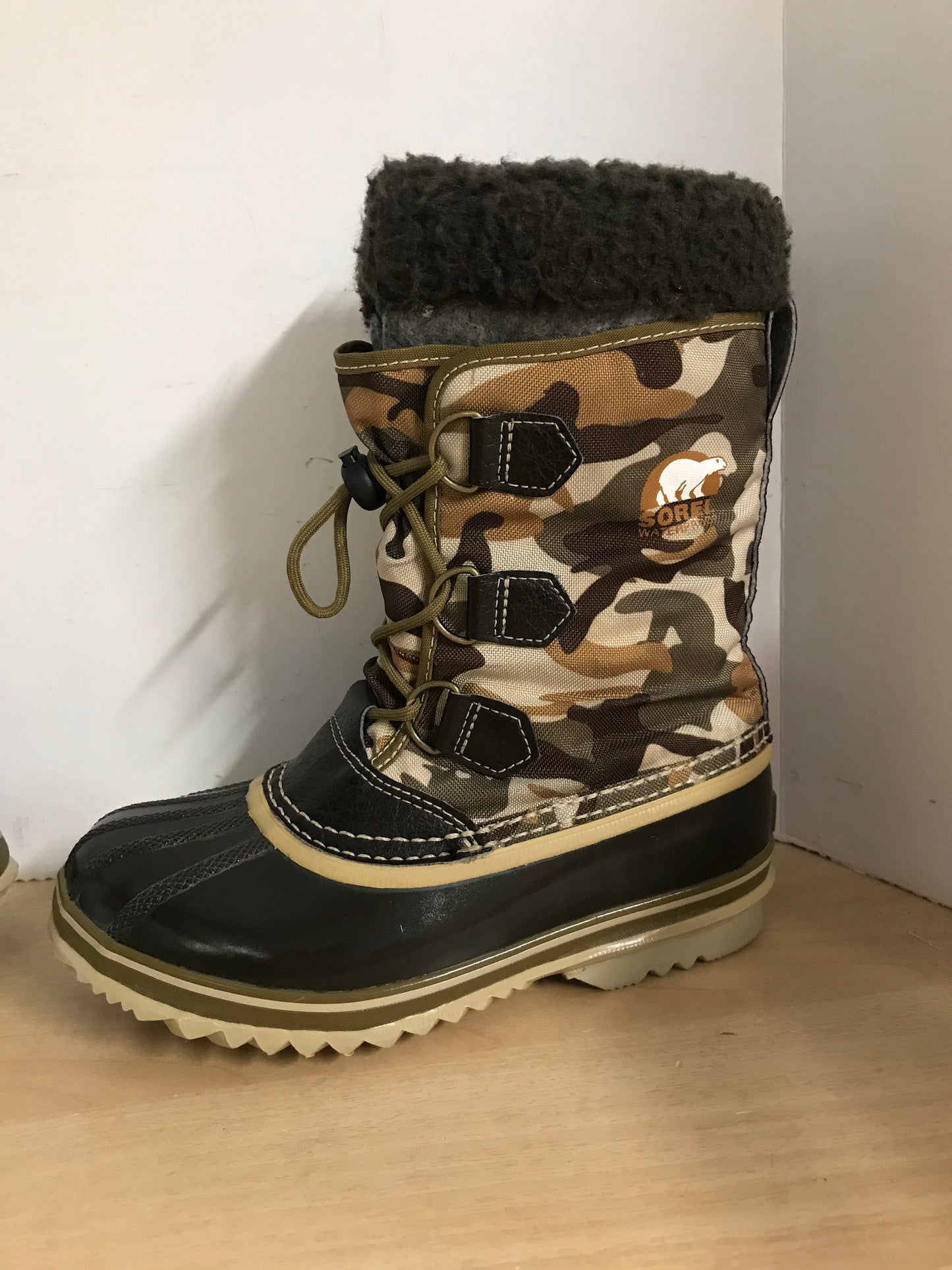 Winter Boots Child Size 4 Sorel Camo With Liner  Excellent As New