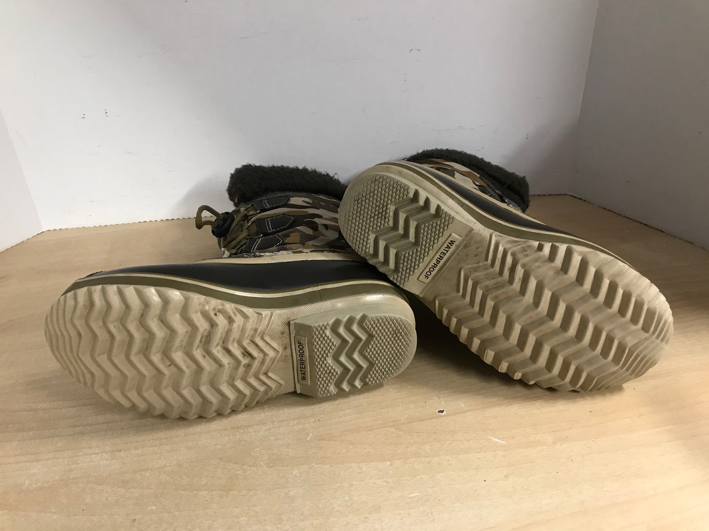 Winter Boots Child Size 4 Sorel Camo With Liner  Excellent As New