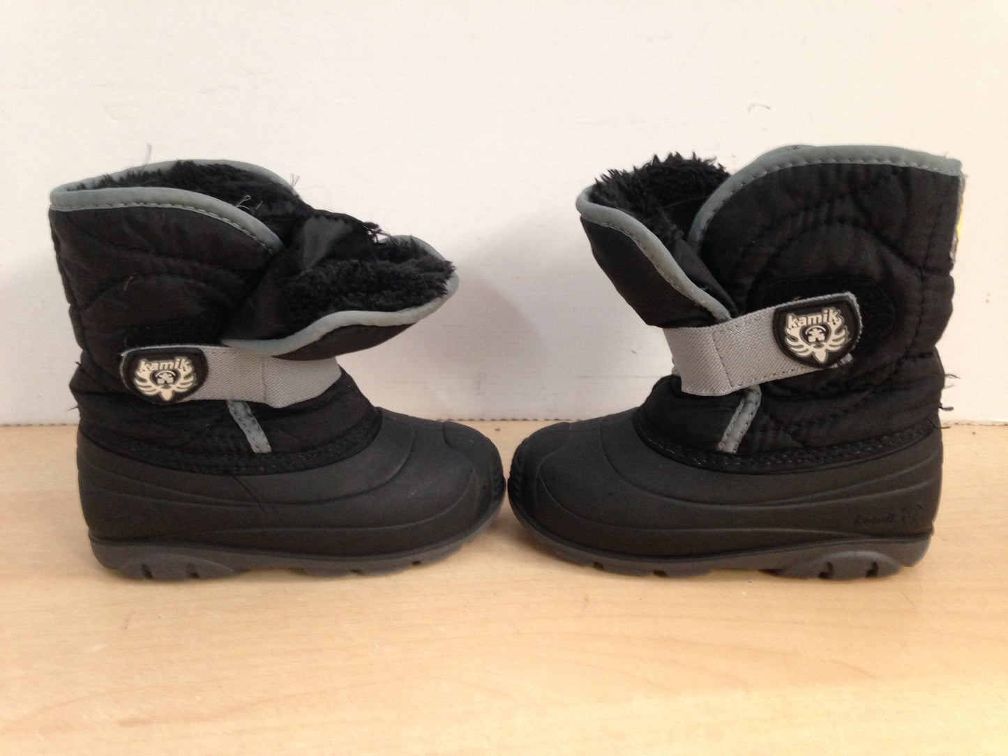 Winter Boots Child Size 9 Kamik Black Grey Minor Wear