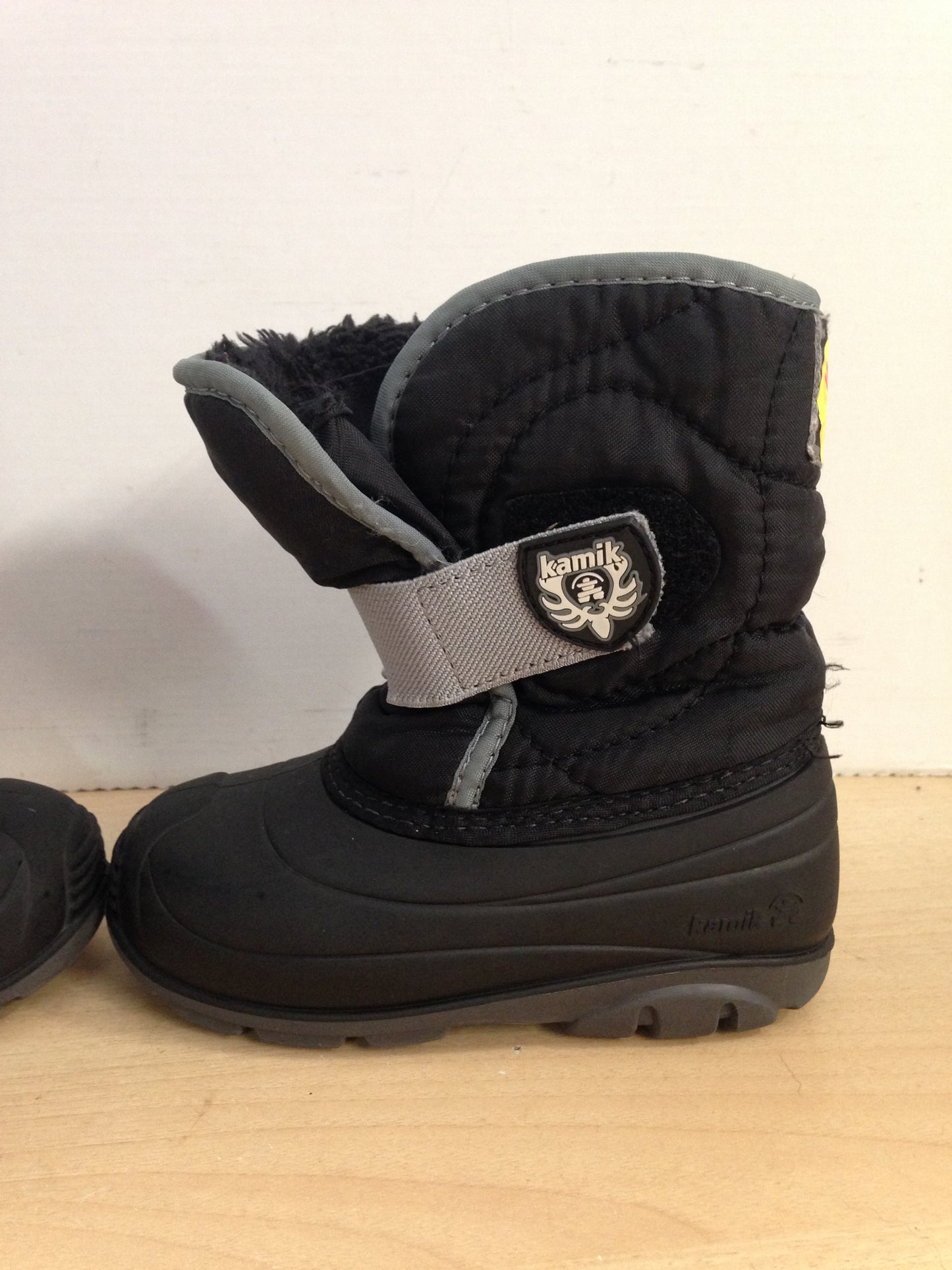 Winter Boots Child Size 9 Kamik Black Grey Minor Wear