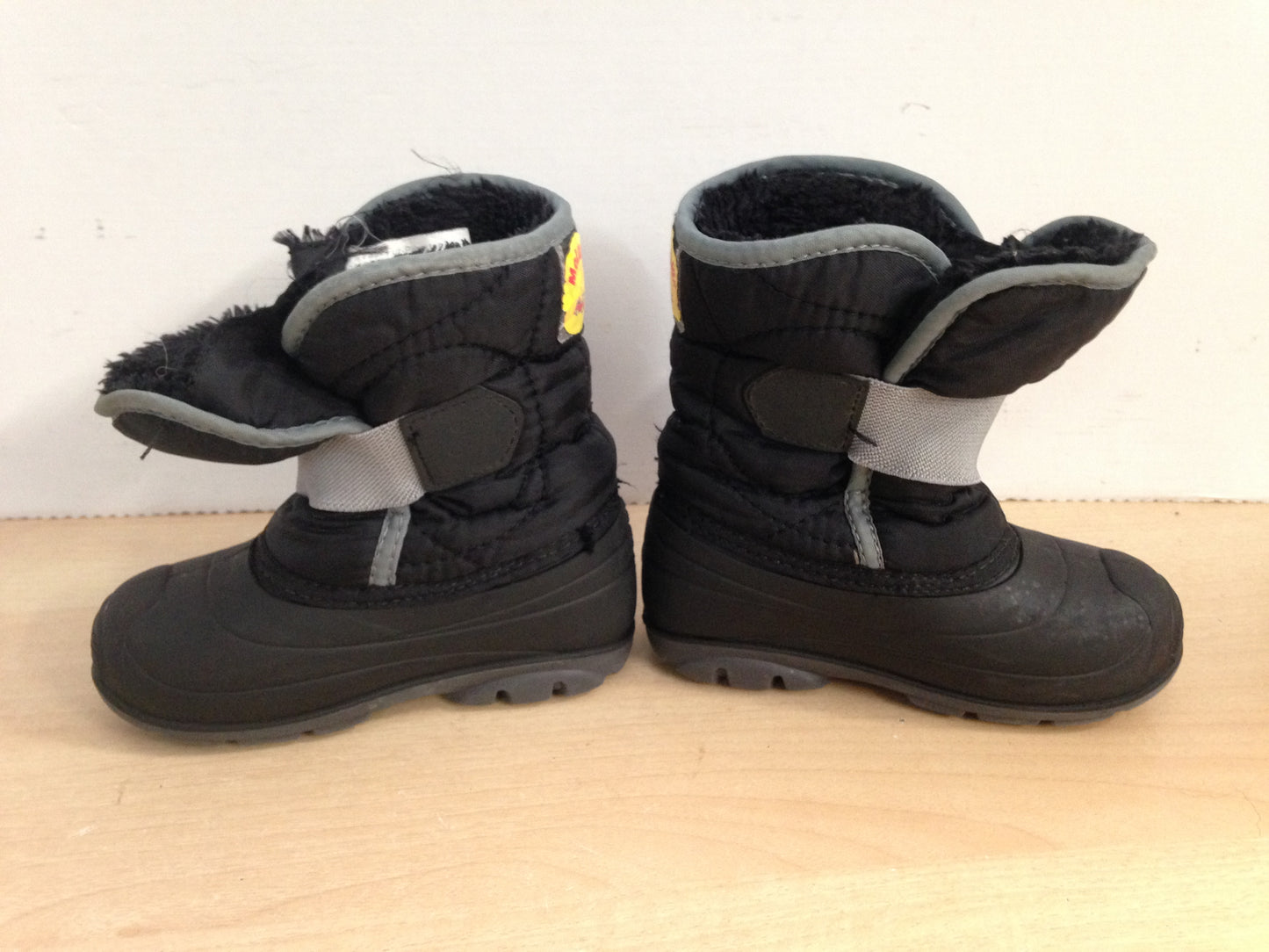Winter Boots Child Size 9 Kamik Black Grey Minor Wear