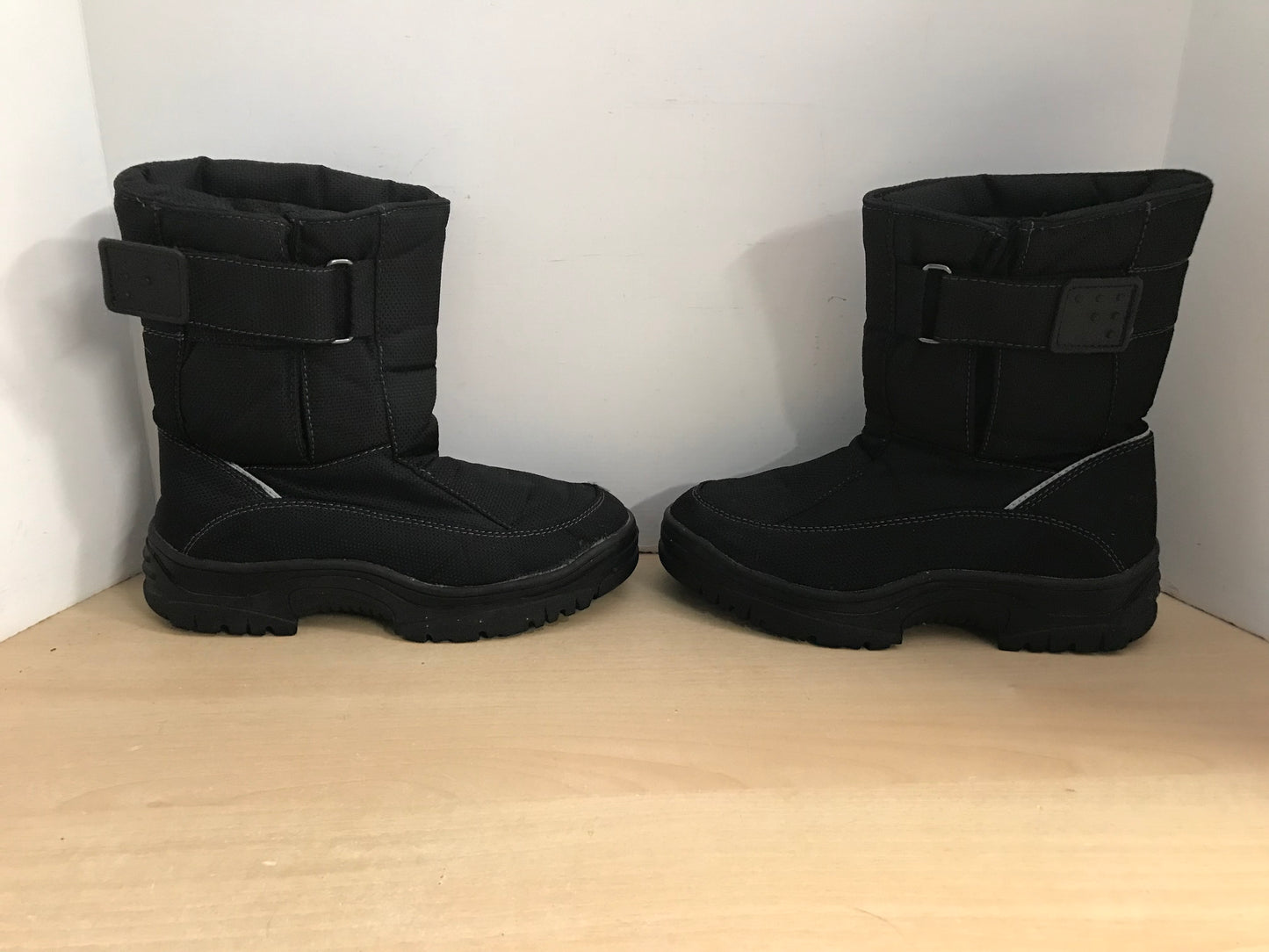 Winter Boots Ladies Size 8 Black Excellent