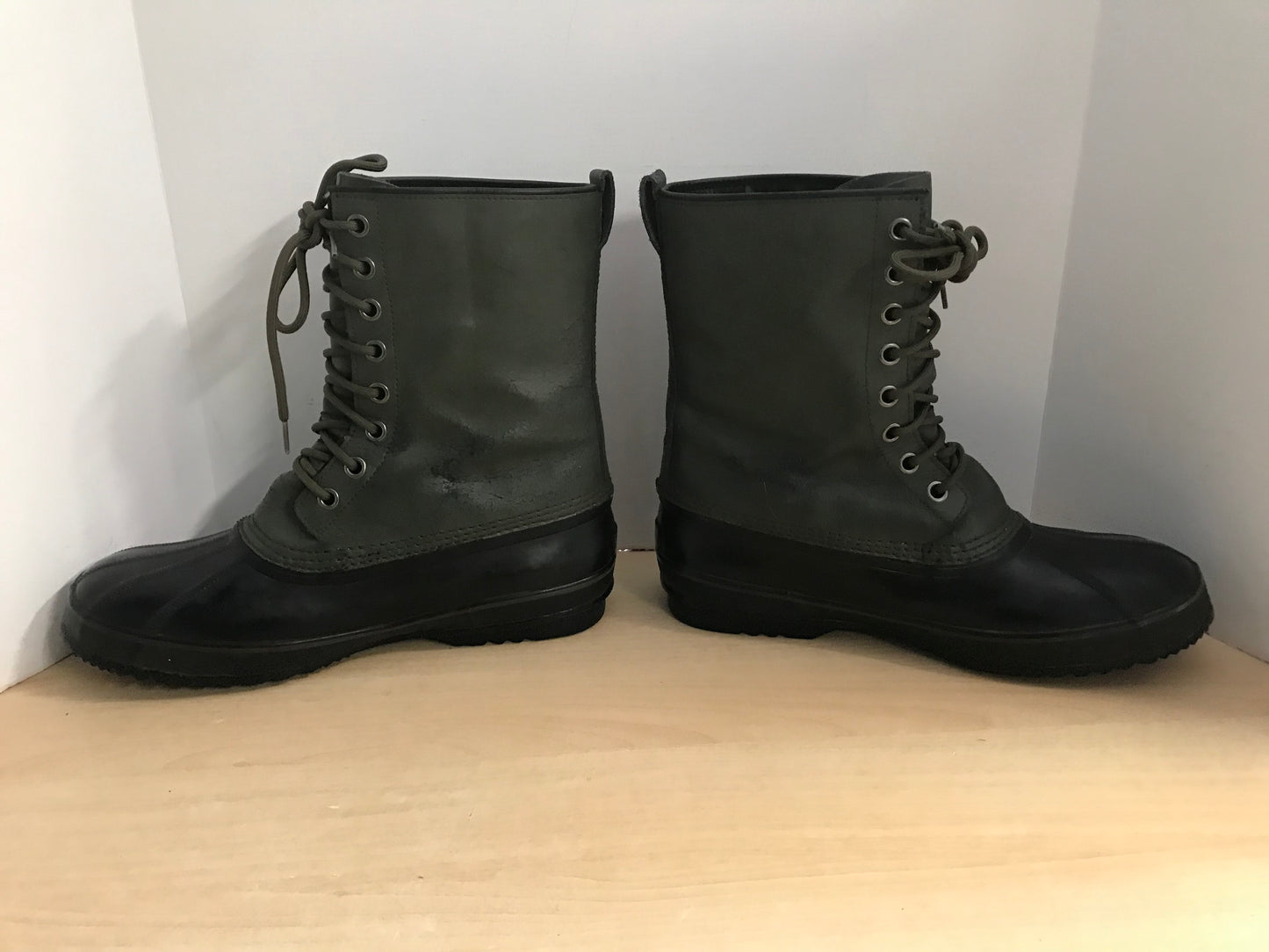 Winter Boots Men's Size 14 Sorel With Liner Olive and Black Waterproof Minor Wear