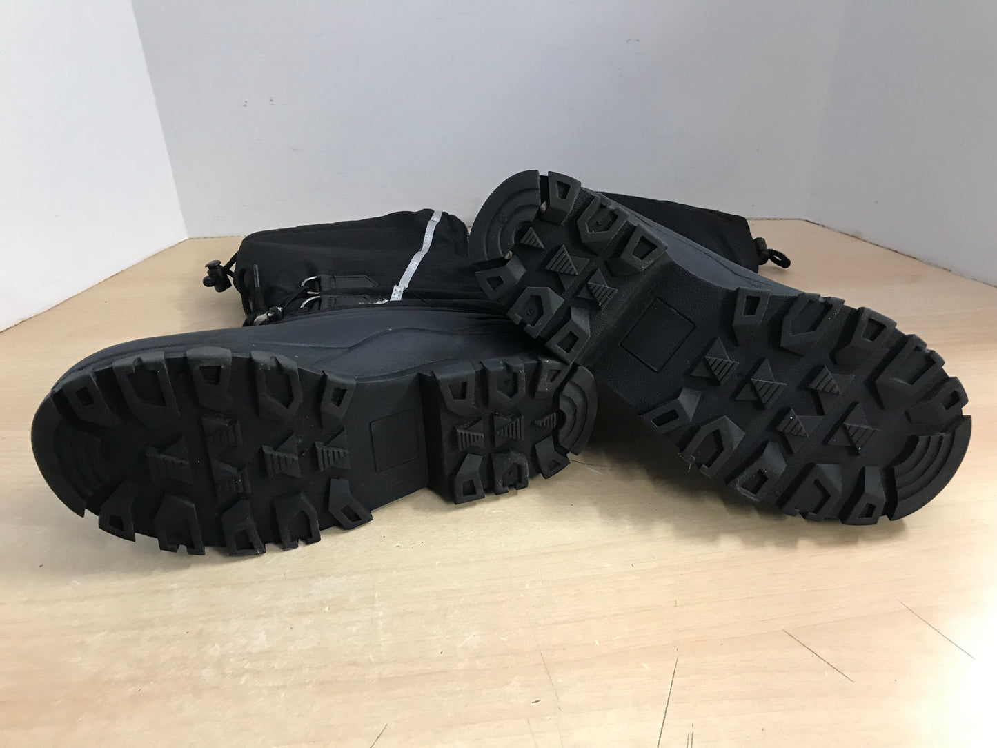 Winter Boots Men's Size 8 Outbound With Liner Black As New