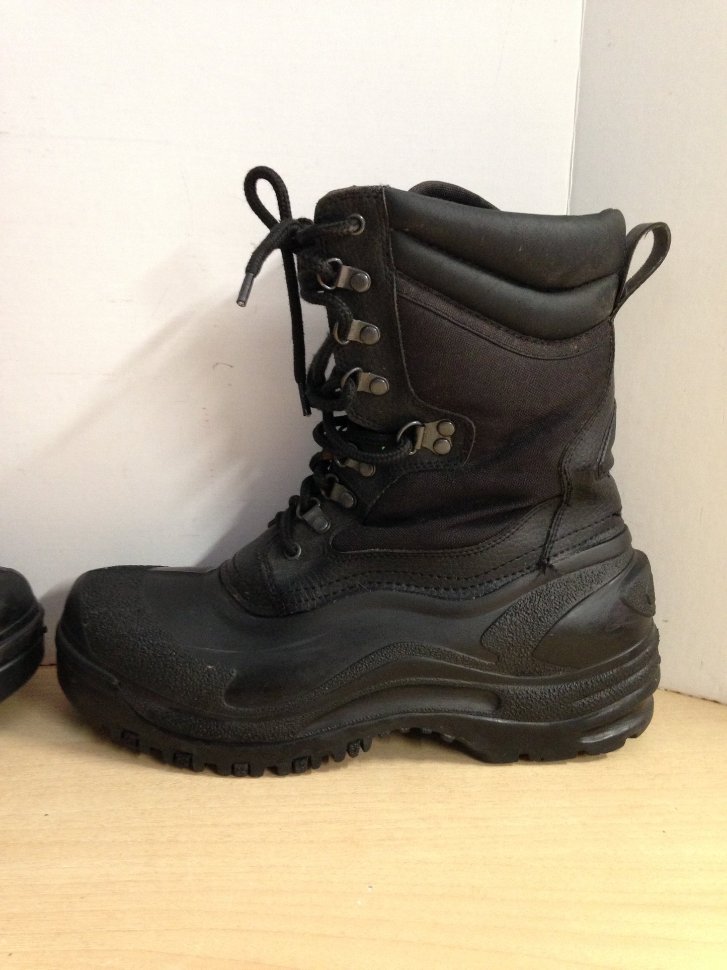 Winter Boots Men's Size 8 Rugged Hiking Gear Black