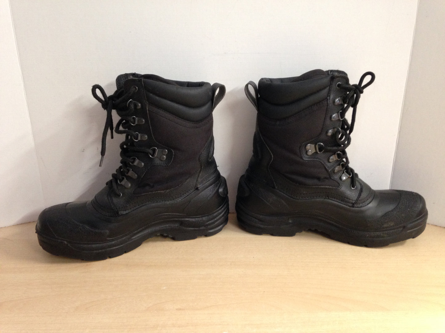Winter Boots Men's Size 8 Rugged Hiking Gear Black