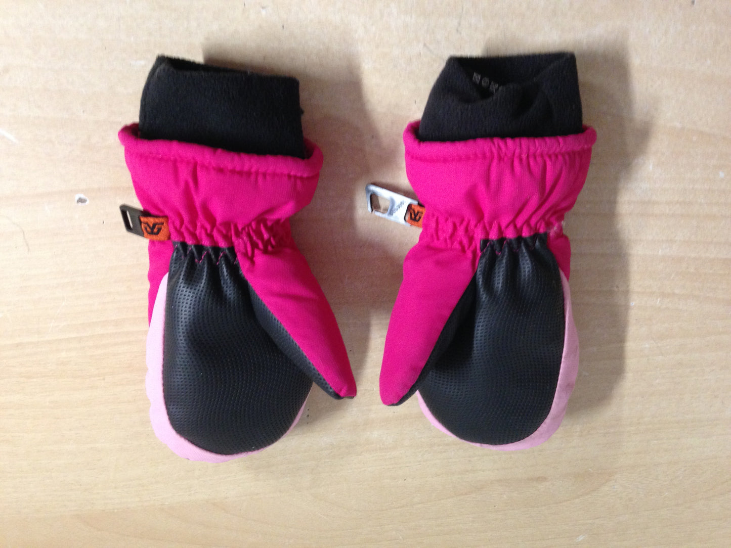Winter Gloves and Mitts Child Size 1-3 Gordini Fushia Black Happy Face