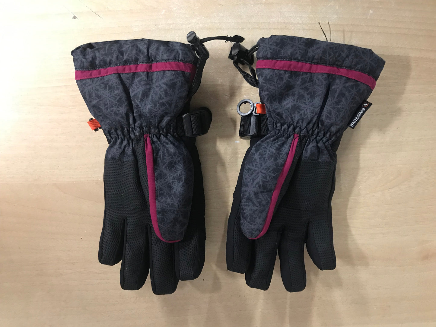 Winter Gloves and Mitts Child Size 10-12 Kombi Grey Fushia Excellent