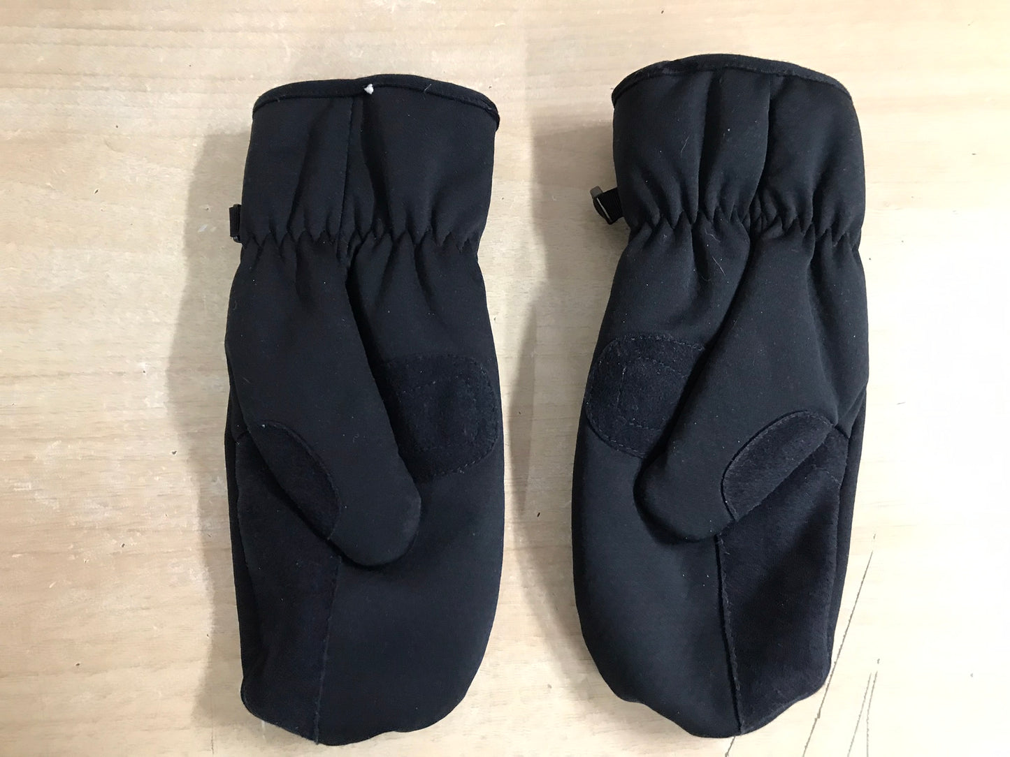 Winter Gloves and Mitts Child Size 6-8 MEC Black