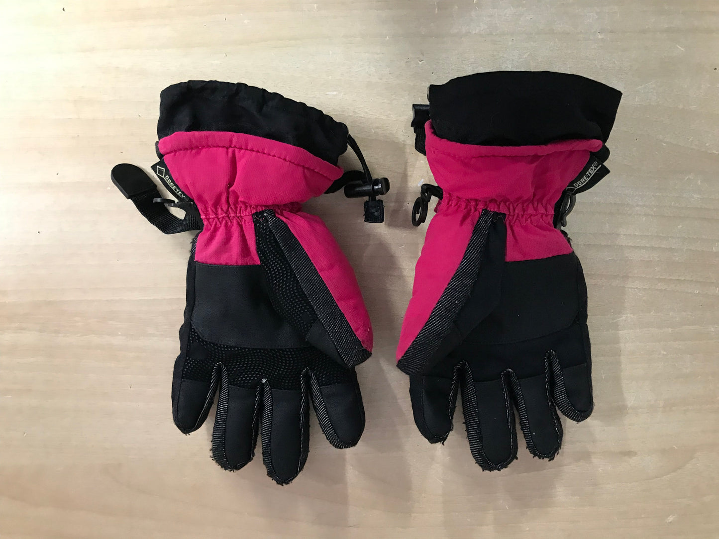 Winter Gloves and Mitts Child Size 8-10 Kombi Gore-Tex Fushia Black