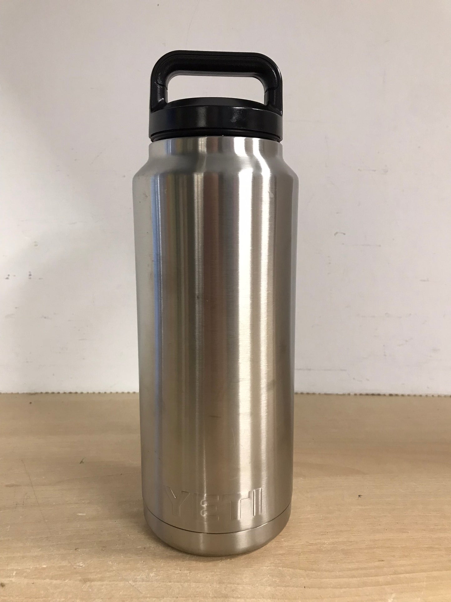 Yeti X Large Great For Camping Fishing  Rambler 36 oz -1 Litre Stainless Steel As New Only Used For Water  Mint Condition